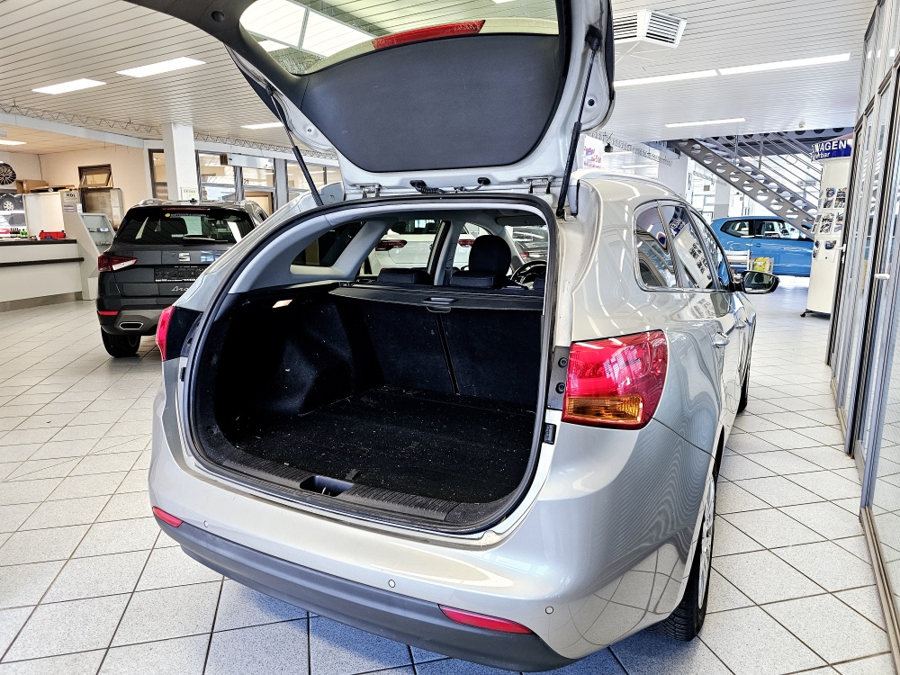 Kia Ceed  bei Hoffmann Automobile in Wolfsburg kaufen und sofort mitnehmen - Bild 2