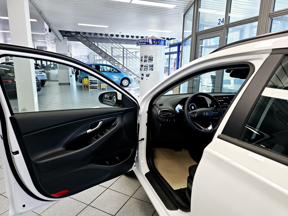 Hyundai i30 Kombi  bei Hoffmann Automobile in Wolfsburg kaufen und sofort mitnehmen - Bild 18