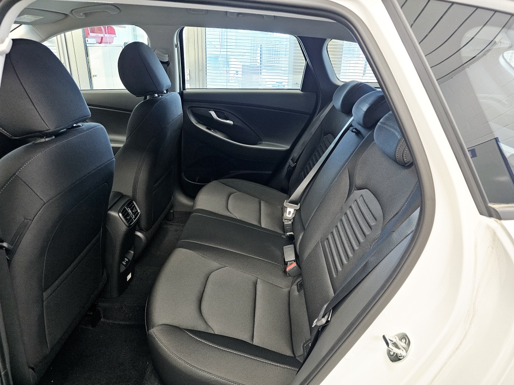 Hyundai i30 Kombi  bei Hoffmann Automobile in Wolfsburg kaufen und sofort mitnehmen - Bild 4