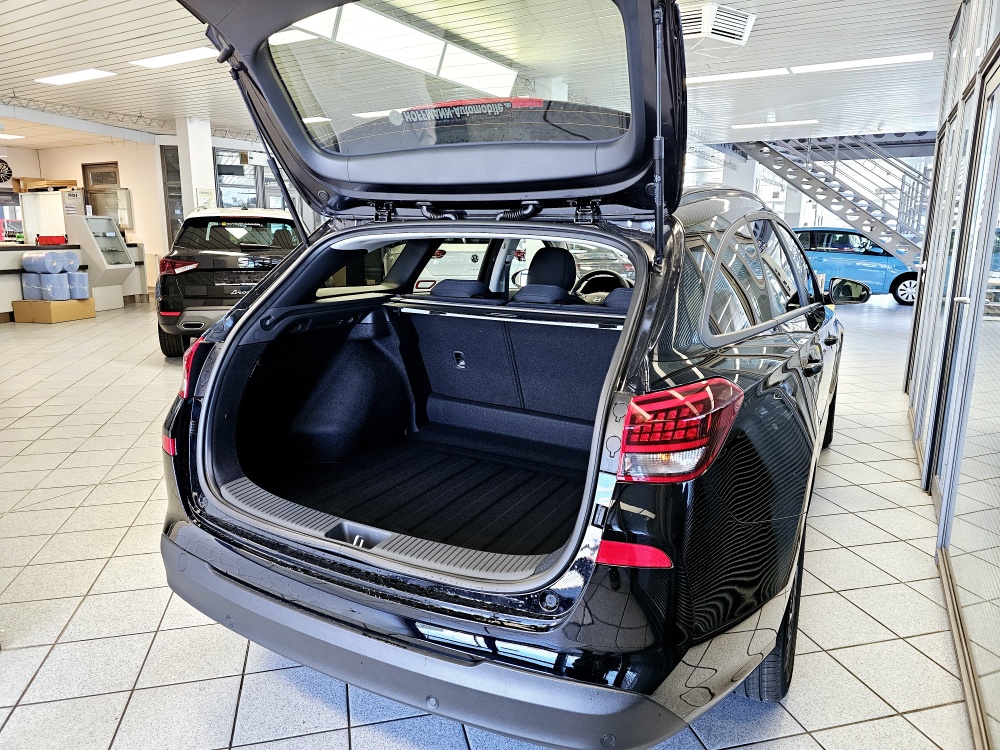 Hyundai i30 Kombi  bei Hoffmann Automobile in Wolfsburg kaufen und sofort mitnehmen - Bild 2