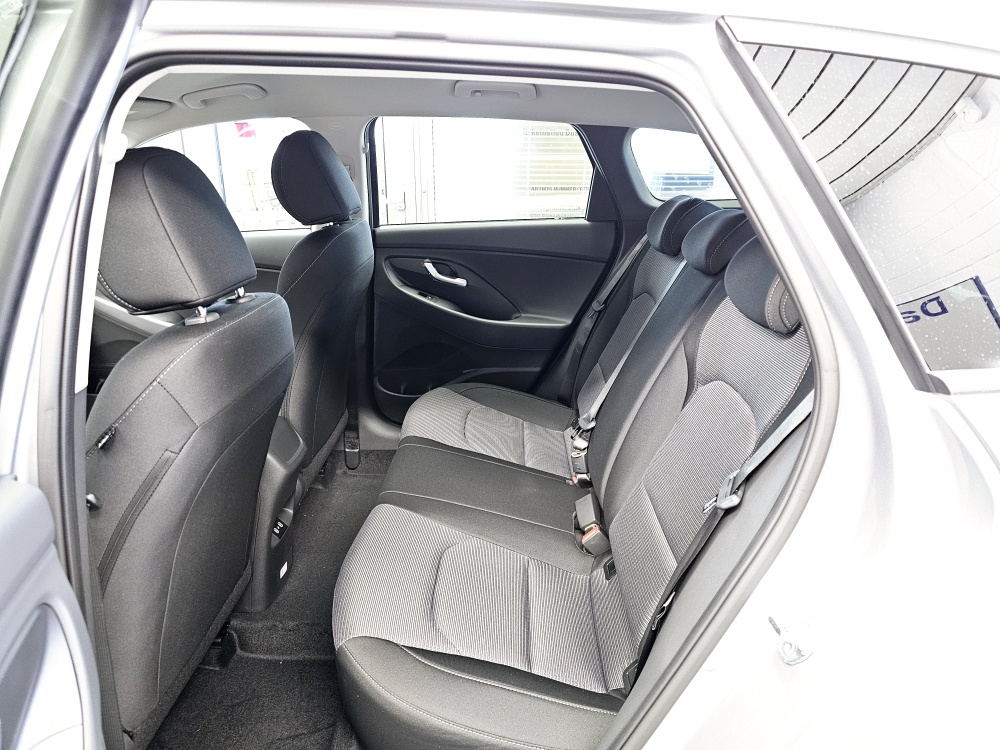 Hyundai i30 Kombi  bei Hoffmann Automobile in Wolfsburg kaufen und sofort mitnehmen - Bild 5