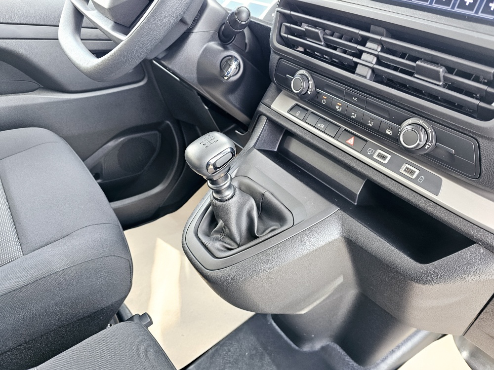 Opel Vivaro  bei Hoffmann Automobile in Wolfsburg kaufen und sofort mitnehmen - Bild 10