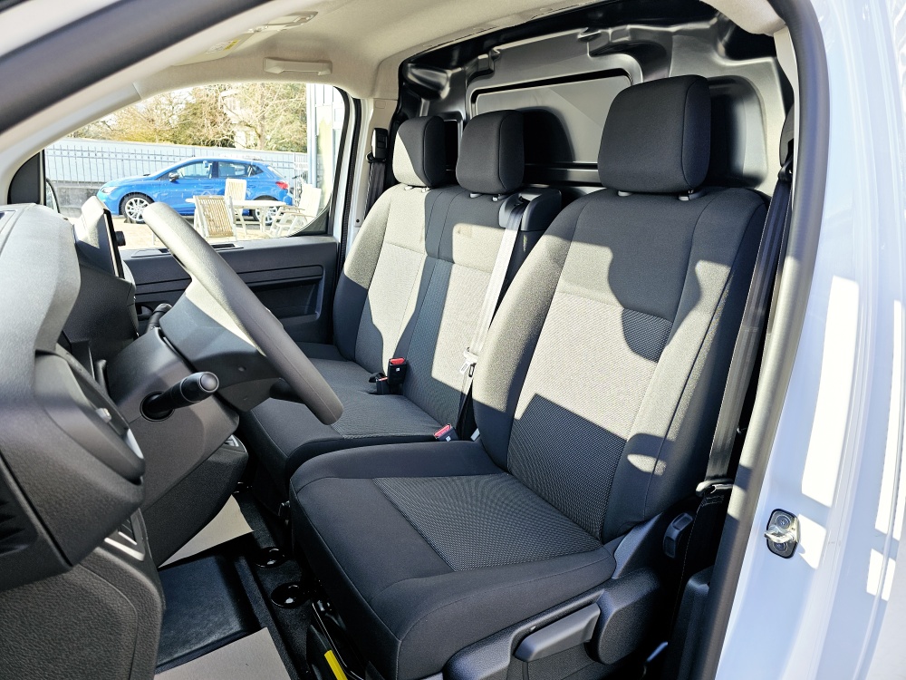 Opel Vivaro  bei Hoffmann Automobile in Wolfsburg kaufen und sofort mitnehmen - Bild 8