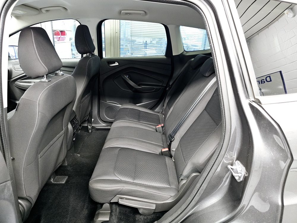 Ford Kuga  bei Hoffmann Automobile in Wolfsburg kaufen und sofort mitnehmen - Bild 4
