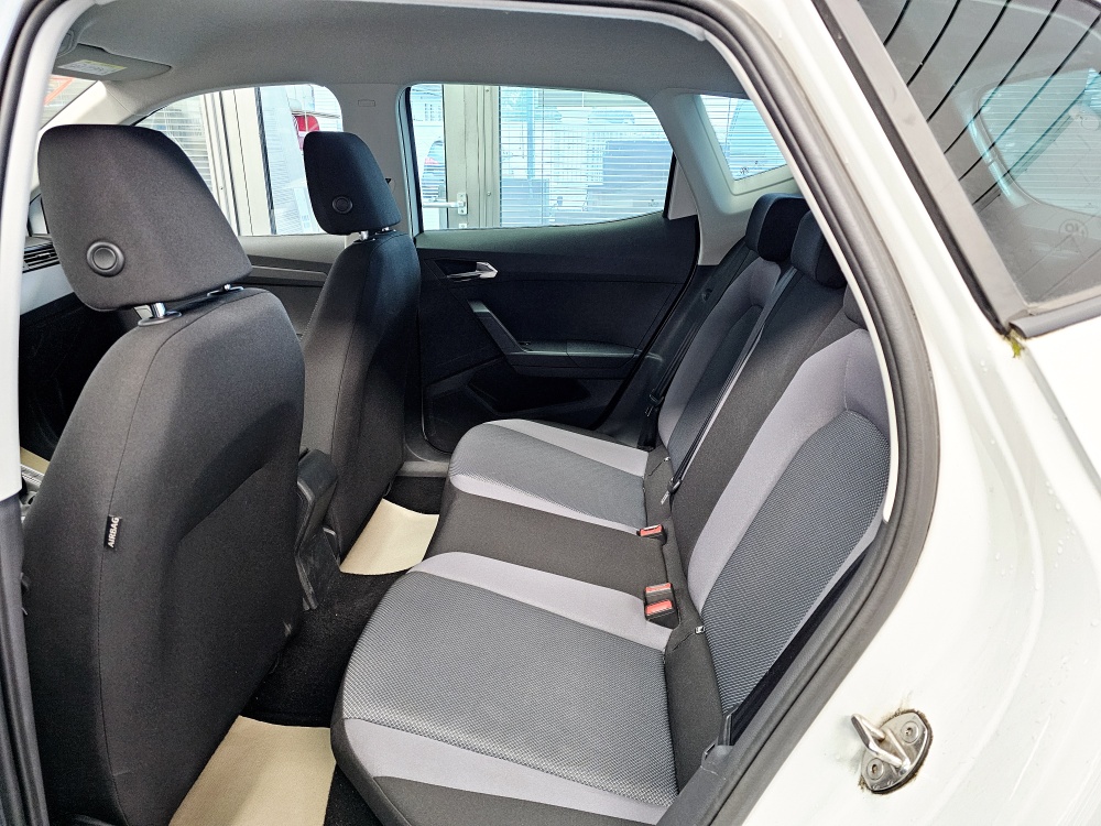 Seat Arona  bei Hoffmann Automobile in Wolfsburg kaufen und sofort mitnehmen - Bild 4