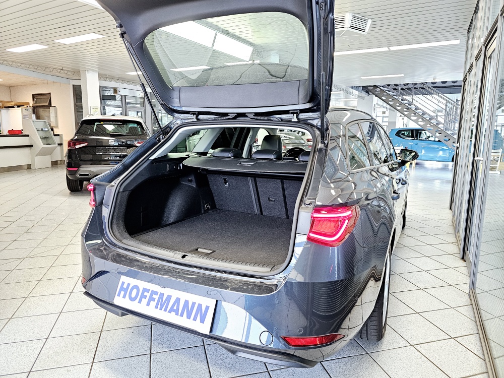 Seat Leon Sportstourer  ST  bei Hoffmann Automobile in Wolfsburg kaufen und sofort mitnehmen - Bild 2