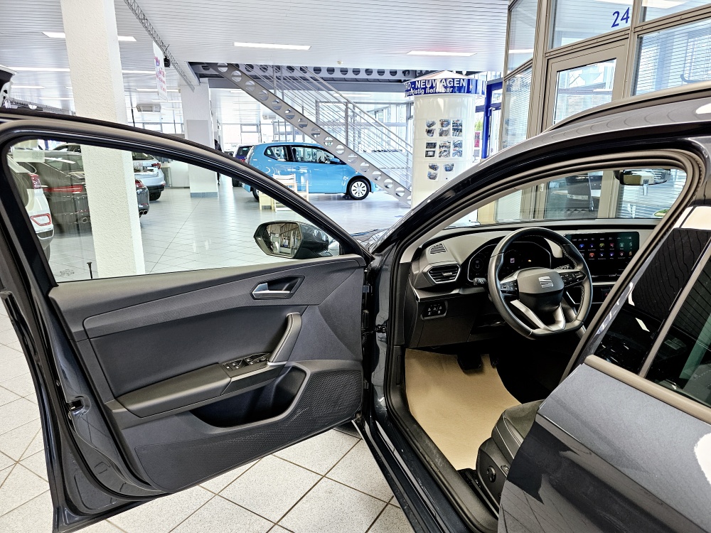 Seat Leon Sportstourer  ST  bei Hoffmann Automobile in Wolfsburg kaufen und sofort mitnehmen - Bild 23