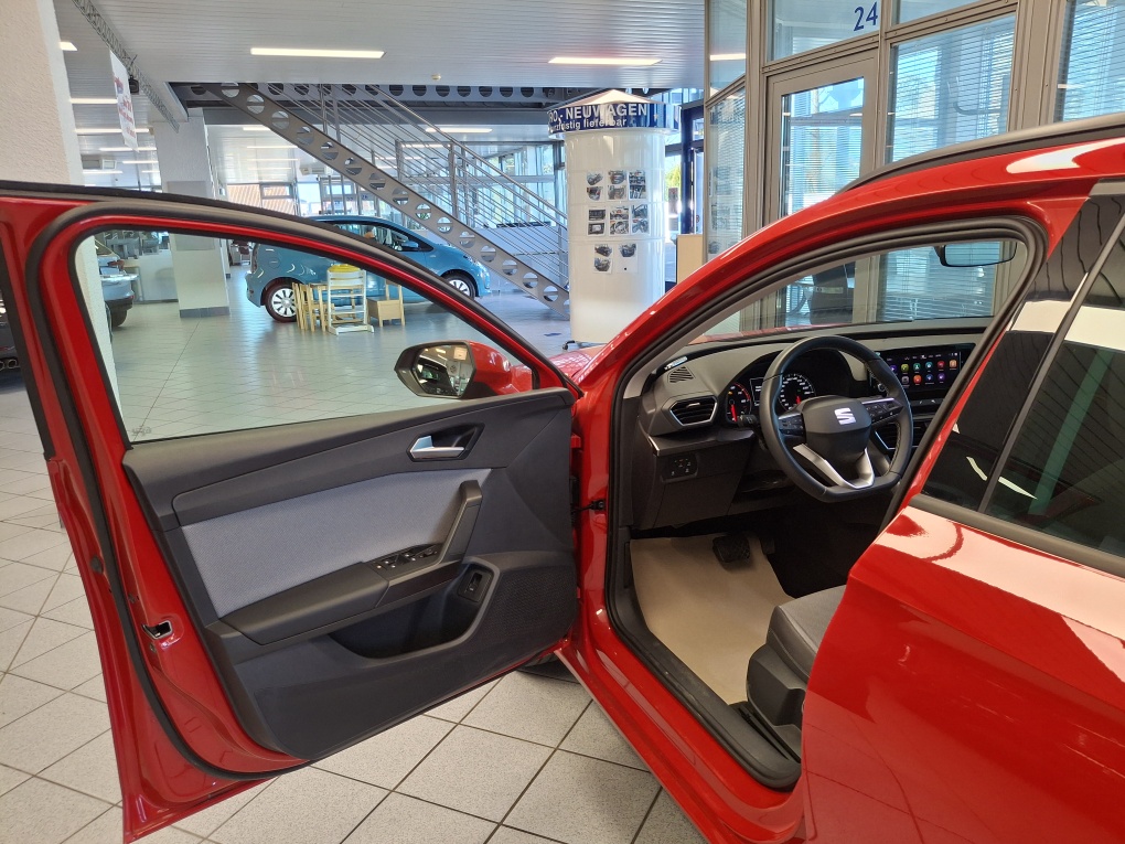 Seat Leon Sportstourer  ST  bei Hoffmann Automobile in Wolfsburg kaufen und sofort mitnehmen - Bild 16