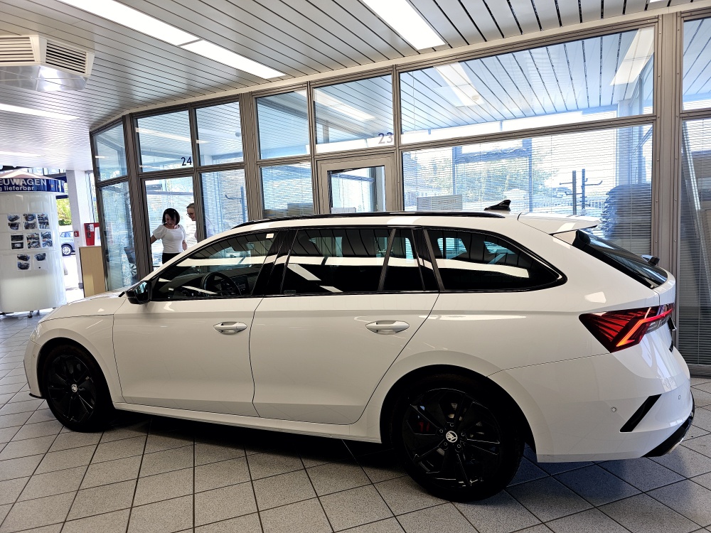 Skoda Octavia Combi  bei Hoffmann Automobile in Wolfsburg kaufen und sofort mitnehmen - Bild 24