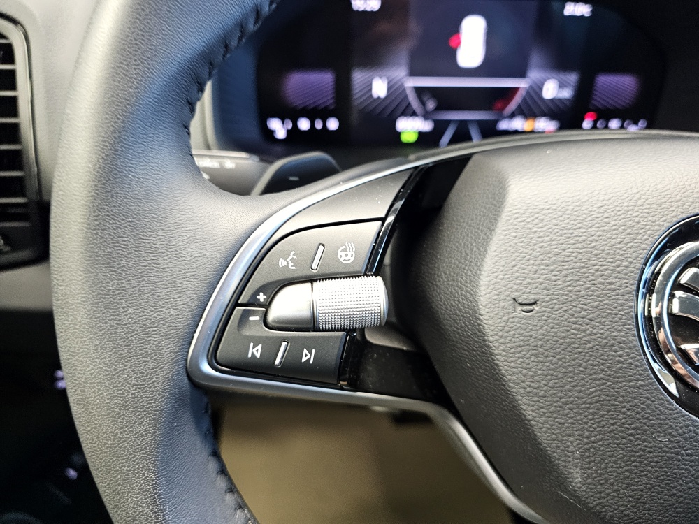 Skoda Karoq  bei Hoffmann Automobile in Wolfsburg kaufen und sofort mitnehmen - Bild 15