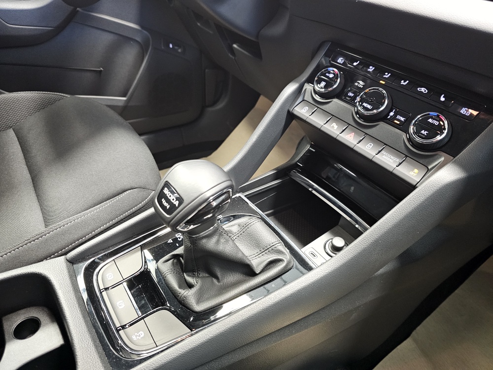Skoda Karoq  bei Hoffmann Automobile in Wolfsburg kaufen und sofort mitnehmen - Bild 8