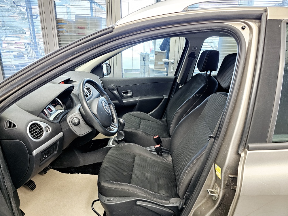 Renault Clio Grandtour  bei Hoffmann Automobile in Wolfsburg kaufen und sofort mitnehmen - Bild 9