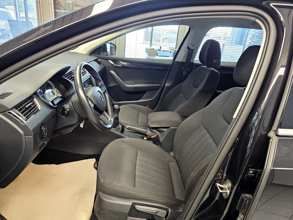 Skoda Octavia Combi  bei Hoffmann Automobile in Wolfsburg kaufen und sofort mitnehmen - Bild 16