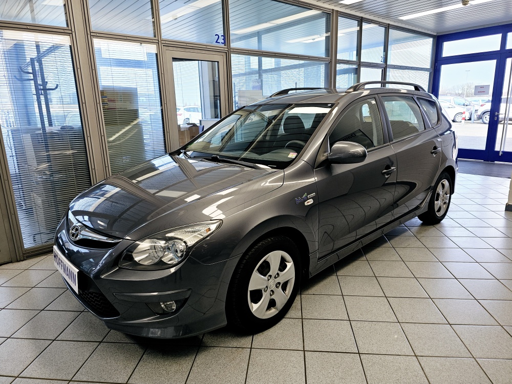 Hyundai i30 Kombi Blue für nur 3.300,- € bei Hoffmann Automobile in Wolfsburg kaufen und sofort mitnehmen