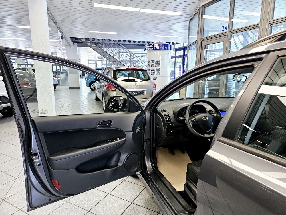 Hyundai i30 Kombi  bei Hoffmann Automobile in Wolfsburg kaufen und sofort mitnehmen - Bild 11