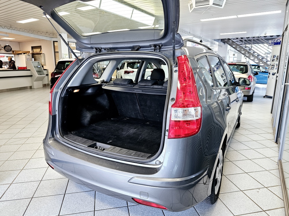 Hyundai i30 Kombi  bei Hoffmann Automobile in Wolfsburg kaufen und sofort mitnehmen - Bild 2
