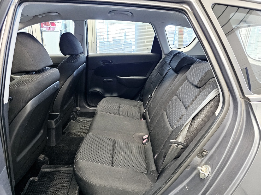 Hyundai i30 Kombi  bei Hoffmann Automobile in Wolfsburg kaufen und sofort mitnehmen - Bild 4