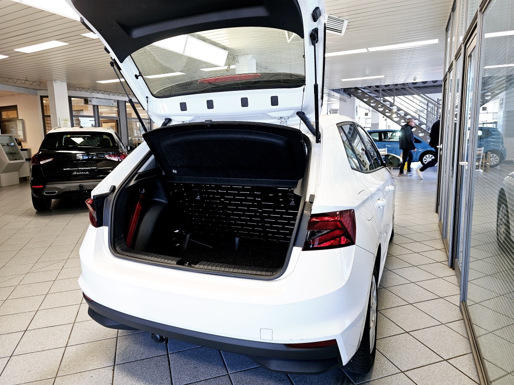 Skoda Fabia  bei Hoffmann Automobile in Wolfsburg kaufen und sofort mitnehmen - Bild 2