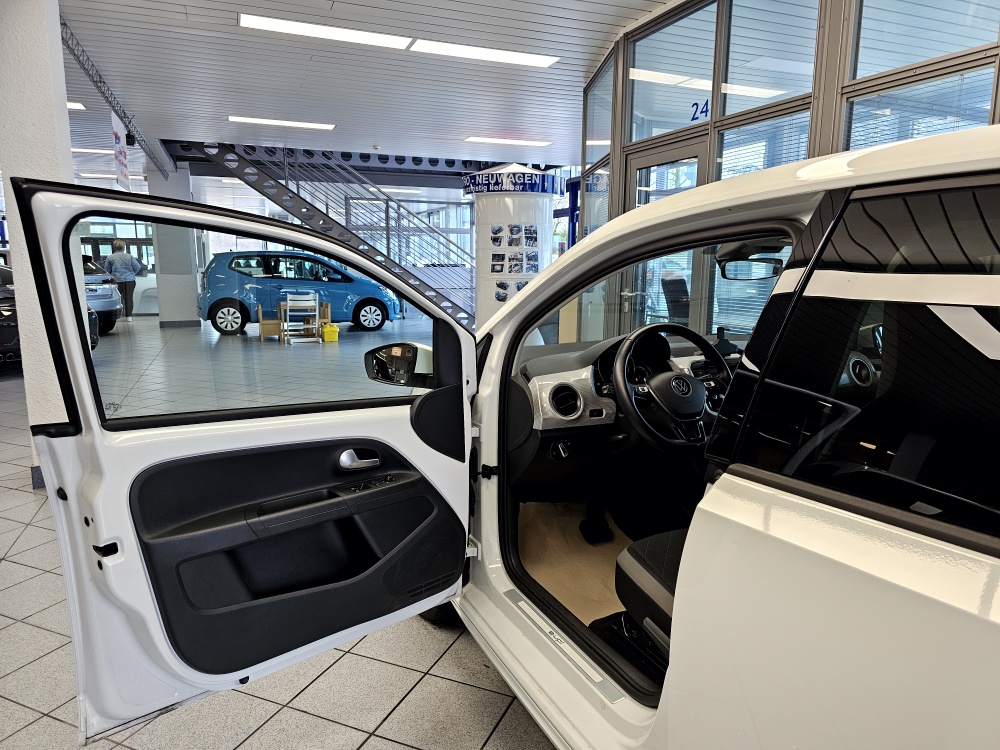 VW e-up!  bei Hoffmann Automobile in Wolfsburg kaufen und sofort mitnehmen - Bild 14