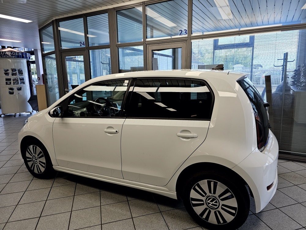 VW e-up!  bei Hoffmann Automobile in Wolfsburg kaufen und sofort mitnehmen - Bild 16