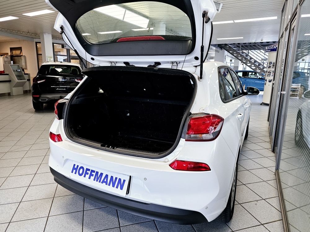 Hyundai i30  bei Hoffmann Automobile in Wolfsburg kaufen und sofort mitnehmen - Bild 2