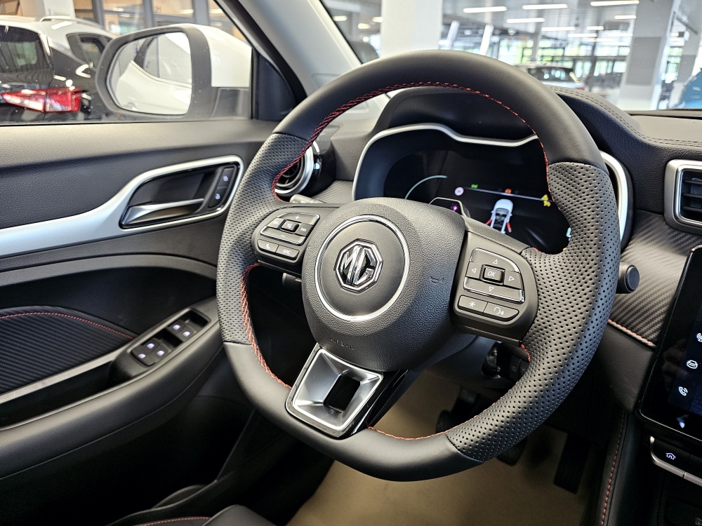 MG ZS  bei Hoffmann Automobile in Wolfsburg kaufen und sofort mitnehmen - Bild 13