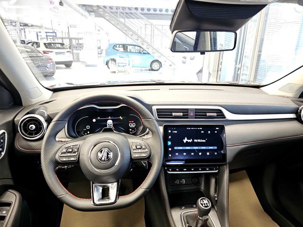MG ZS  bei Hoffmann Automobile in Wolfsburg kaufen und sofort mitnehmen - Bild 15