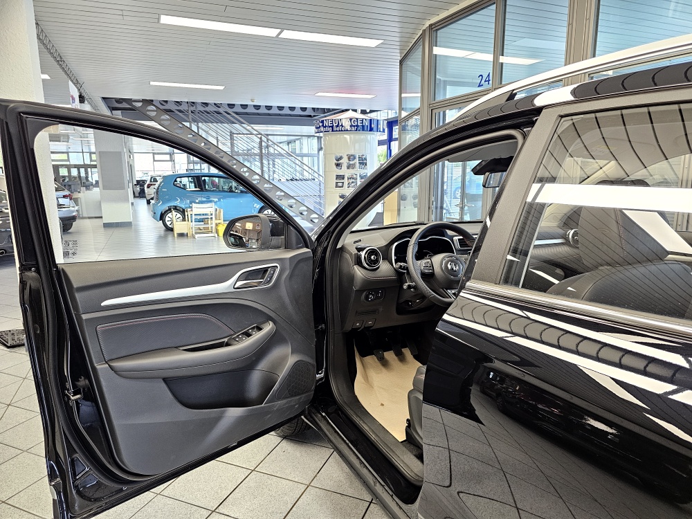 MG ZS  bei Hoffmann Automobile in Wolfsburg kaufen und sofort mitnehmen - Bild 18
