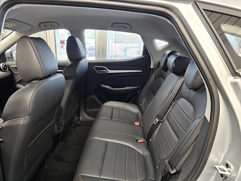 MG ZS  bei Hoffmann Automobile in Wolfsburg kaufen und sofort mitnehmen - Bild 4