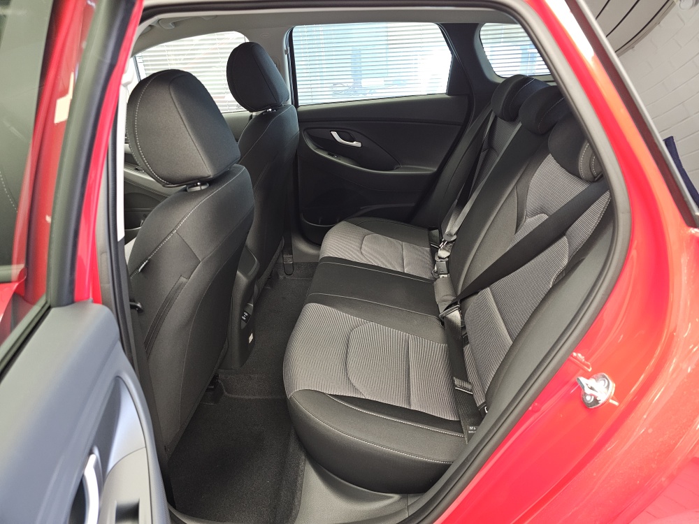Hyundai i30 Kombi  bei Hoffmann Automobile in Wolfsburg kaufen und sofort mitnehmen - Bild 4