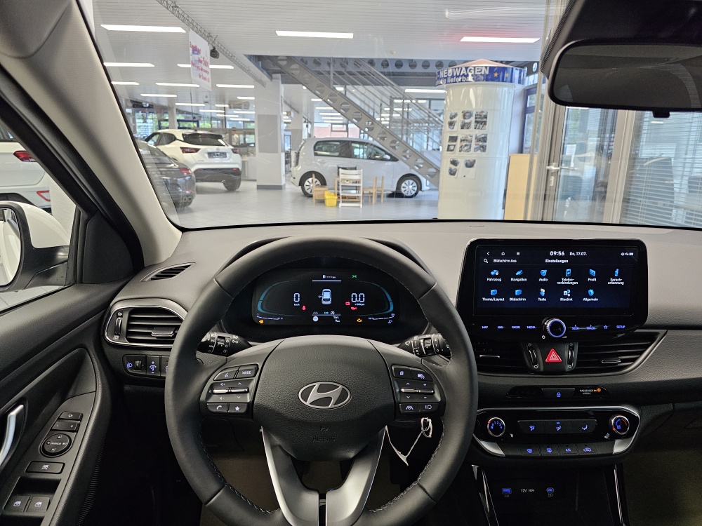 Hyundai i30 Kombi  bei Hoffmann Automobile in Wolfsburg kaufen und sofort mitnehmen - Bild 15