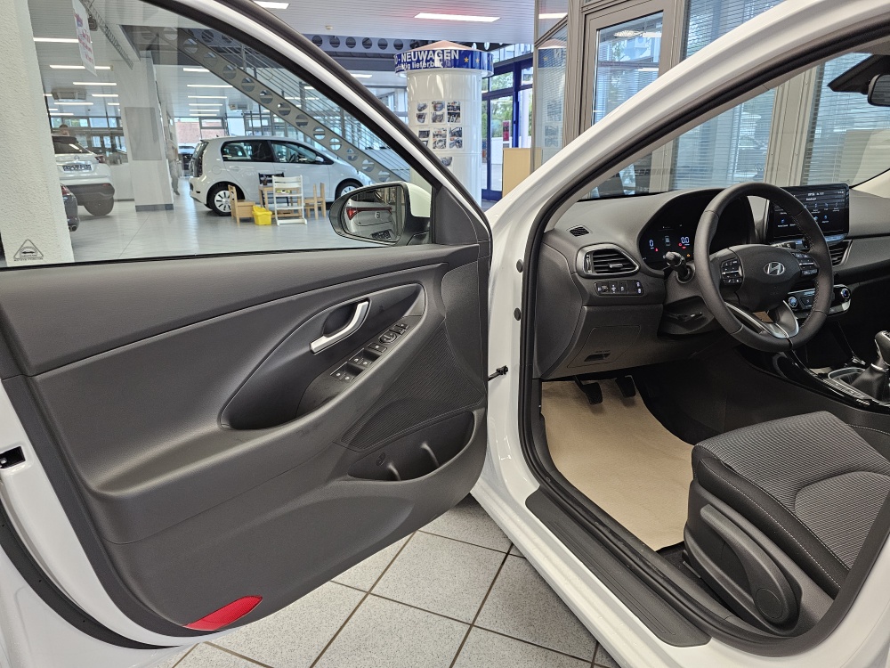 Hyundai i30 Kombi  bei Hoffmann Automobile in Wolfsburg kaufen und sofort mitnehmen - Bild 18