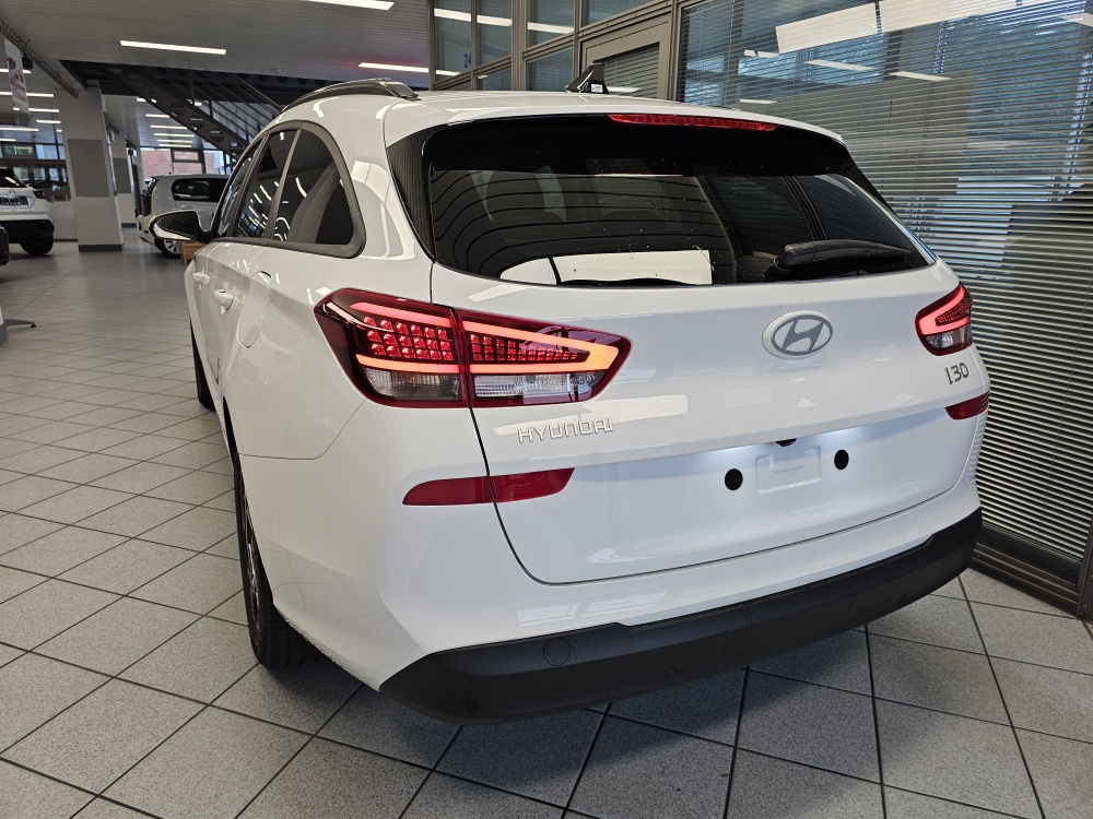 Hyundai i30 Kombi  bei Hoffmann Automobile in Wolfsburg kaufen und sofort mitnehmen - Bild 3