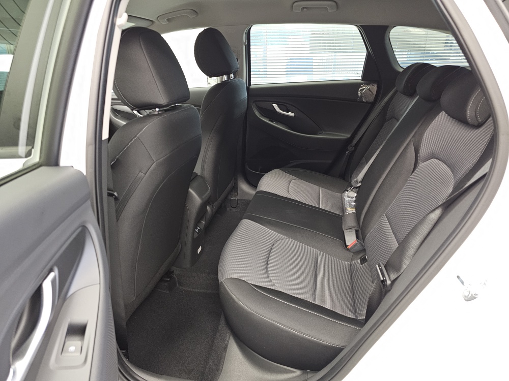 Hyundai i30 Kombi  bei Hoffmann Automobile in Wolfsburg kaufen und sofort mitnehmen - Bild 4