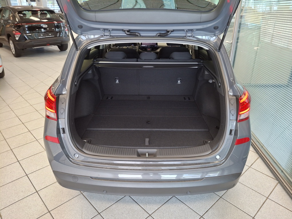 Hyundai i30 Kombi  bei Hoffmann Automobile in Wolfsburg kaufen und sofort mitnehmen - Bild 3