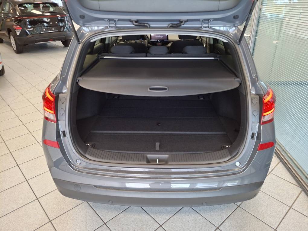 Hyundai i30 Kombi  bei Hoffmann Automobile in Wolfsburg kaufen und sofort mitnehmen - Bild 4