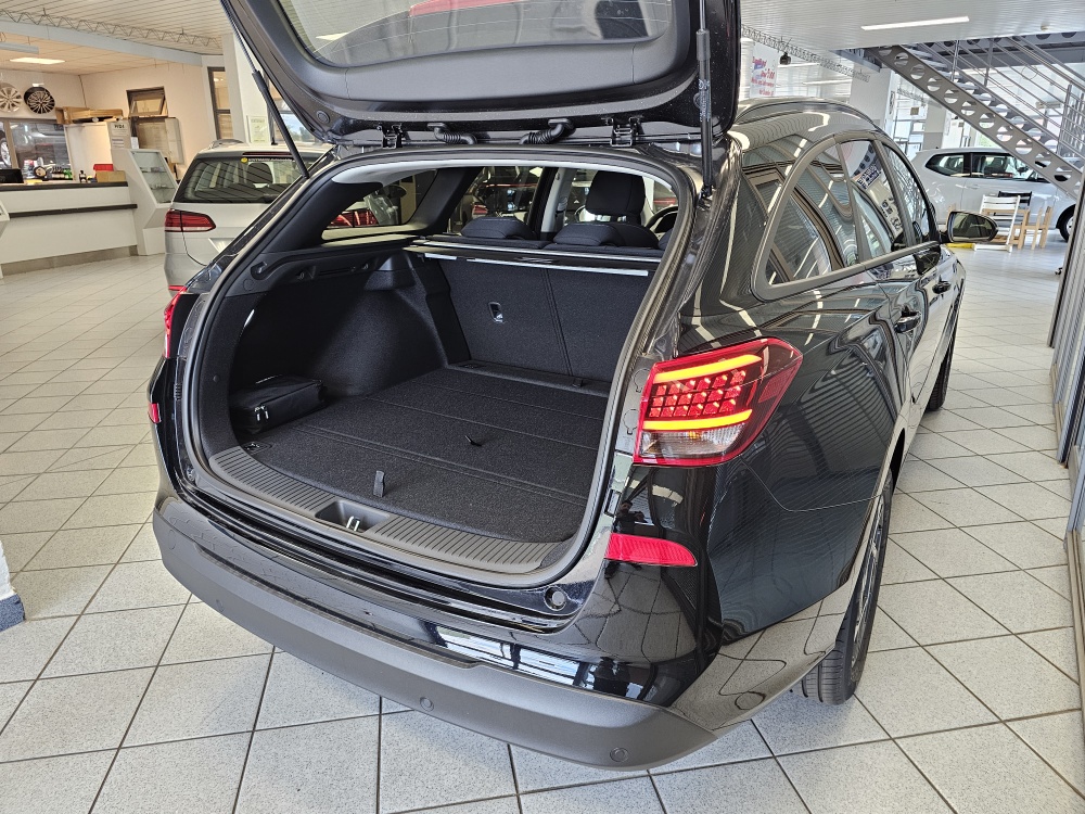 Hyundai i30 Kombi  bei Hoffmann Automobile in Wolfsburg kaufen und sofort mitnehmen - Bild 2