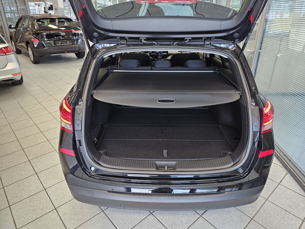 Hyundai i30 Kombi  bei Hoffmann Automobile in Wolfsburg kaufen und sofort mitnehmen - Bild 4