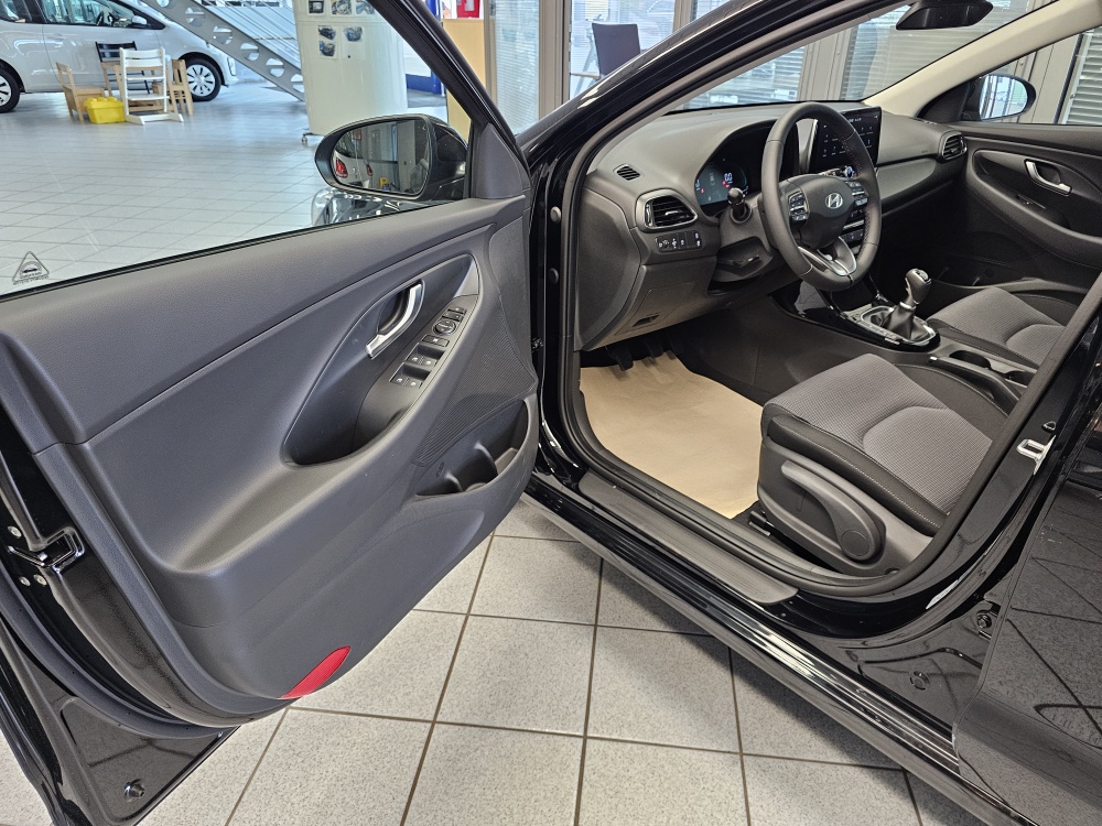 Hyundai i30 Kombi  bei Hoffmann Automobile in Wolfsburg kaufen und sofort mitnehmen - Bild 25