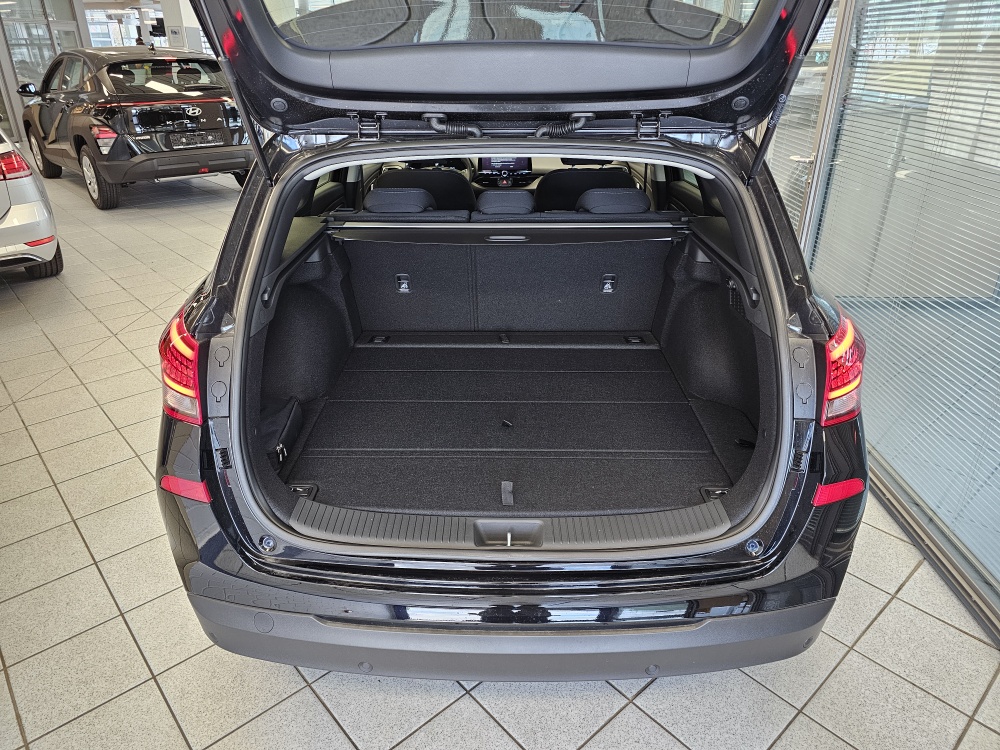 Hyundai i30 Kombi  bei Hoffmann Automobile in Wolfsburg kaufen und sofort mitnehmen - Bild 3