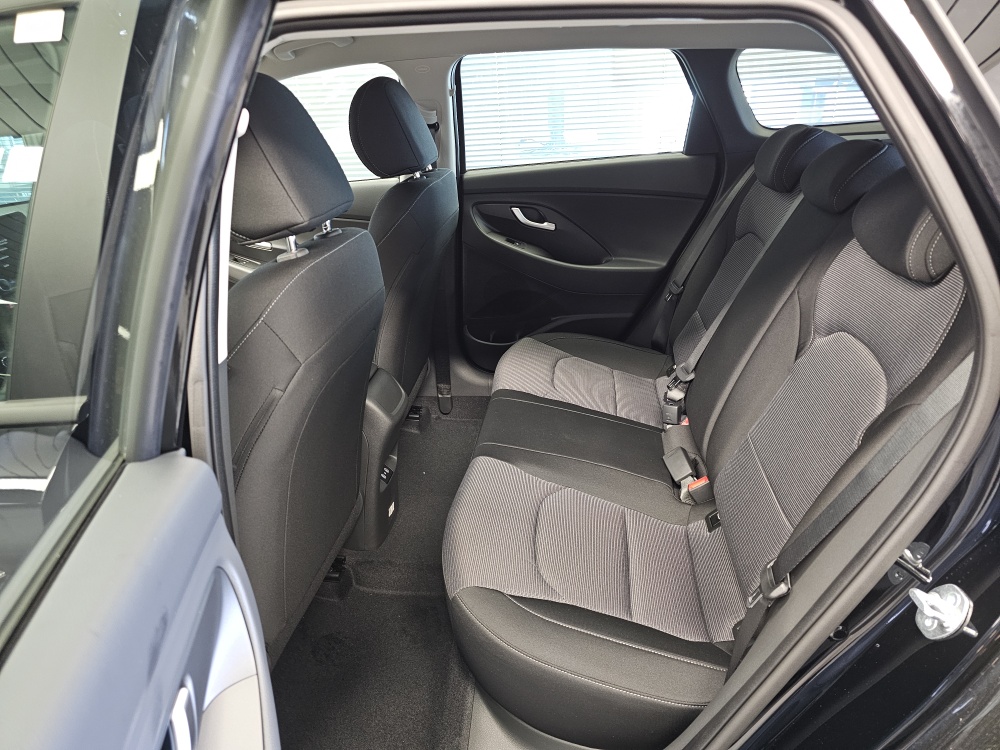 Hyundai i30 Kombi  bei Hoffmann Automobile in Wolfsburg kaufen und sofort mitnehmen - Bild 6