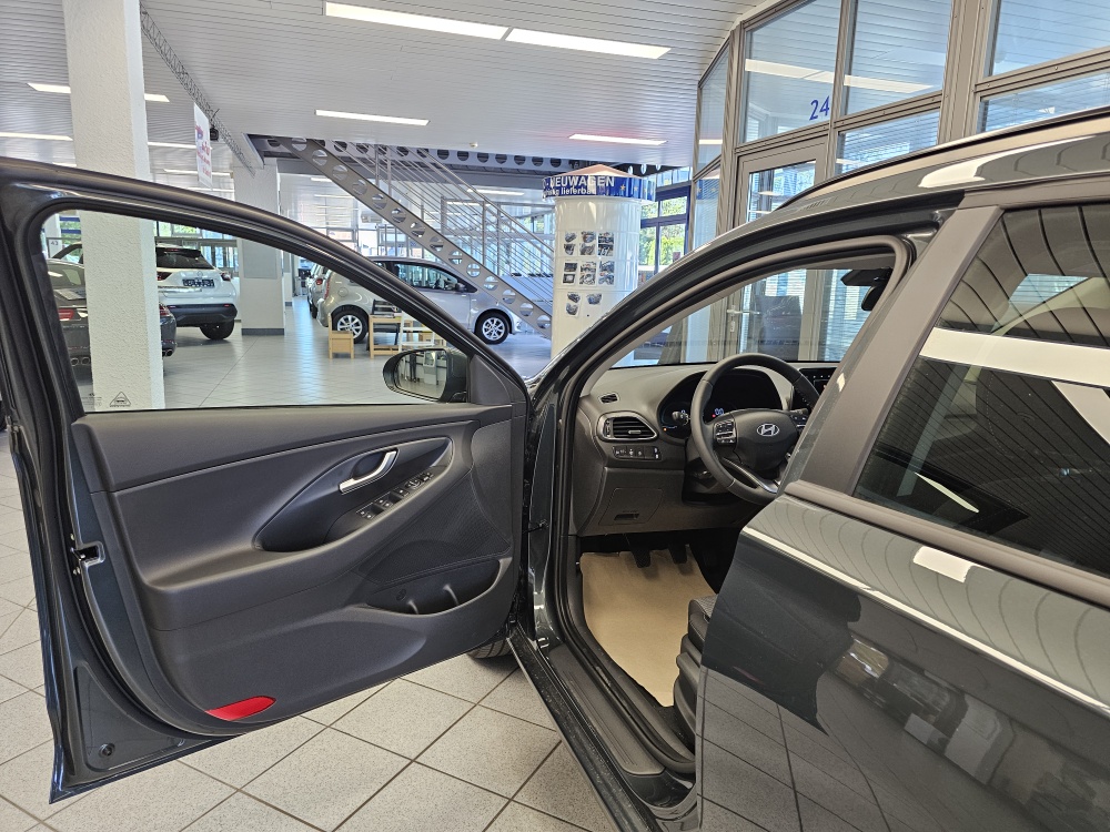 Hyundai i30 Kombi  bei Hoffmann Automobile in Wolfsburg kaufen und sofort mitnehmen - Bild 18