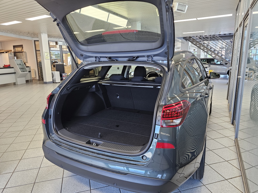 Hyundai i30 Kombi  bei Hoffmann Automobile in Wolfsburg kaufen und sofort mitnehmen - Bild 2