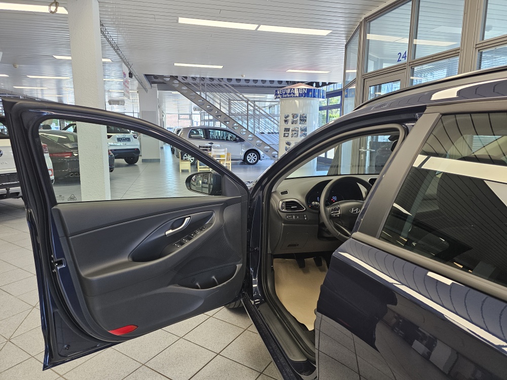 Hyundai i30 Kombi  bei Hoffmann Automobile in Wolfsburg kaufen und sofort mitnehmen - Bild 18