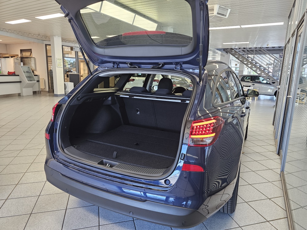 Hyundai i30 Kombi  bei Hoffmann Automobile in Wolfsburg kaufen und sofort mitnehmen - Bild 2