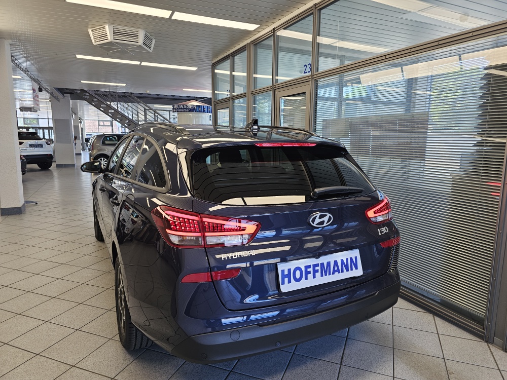 Hyundai i30 Kombi  bei Hoffmann Automobile in Wolfsburg kaufen und sofort mitnehmen - Bild 3