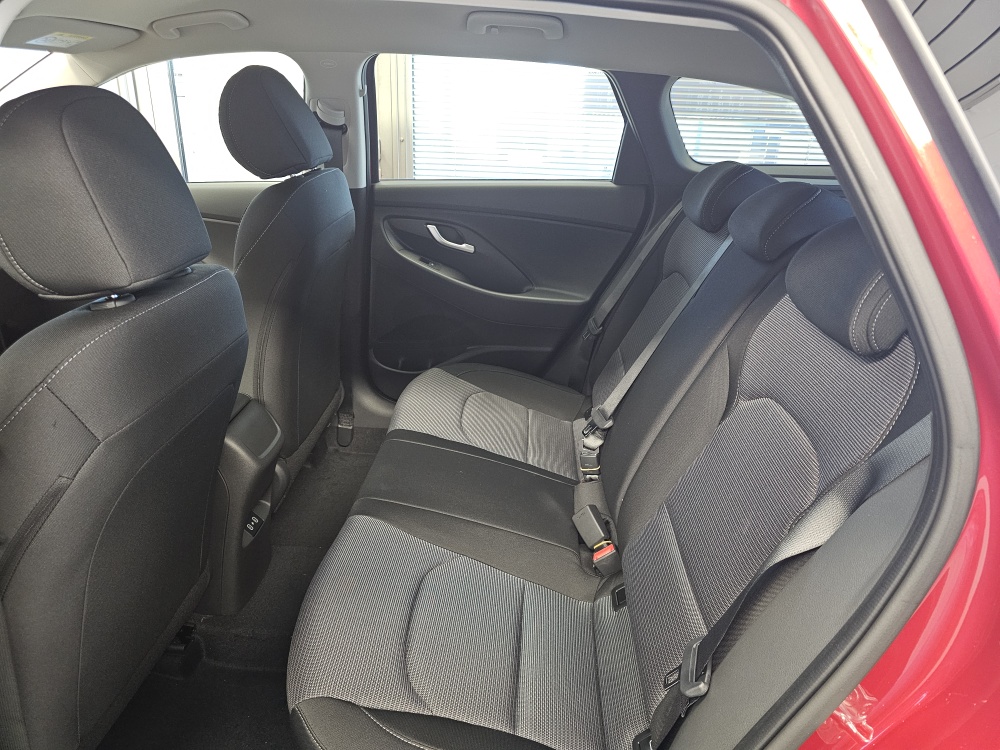 Hyundai i30 Kombi  bei Hoffmann Automobile in Wolfsburg kaufen und sofort mitnehmen - Bild 4