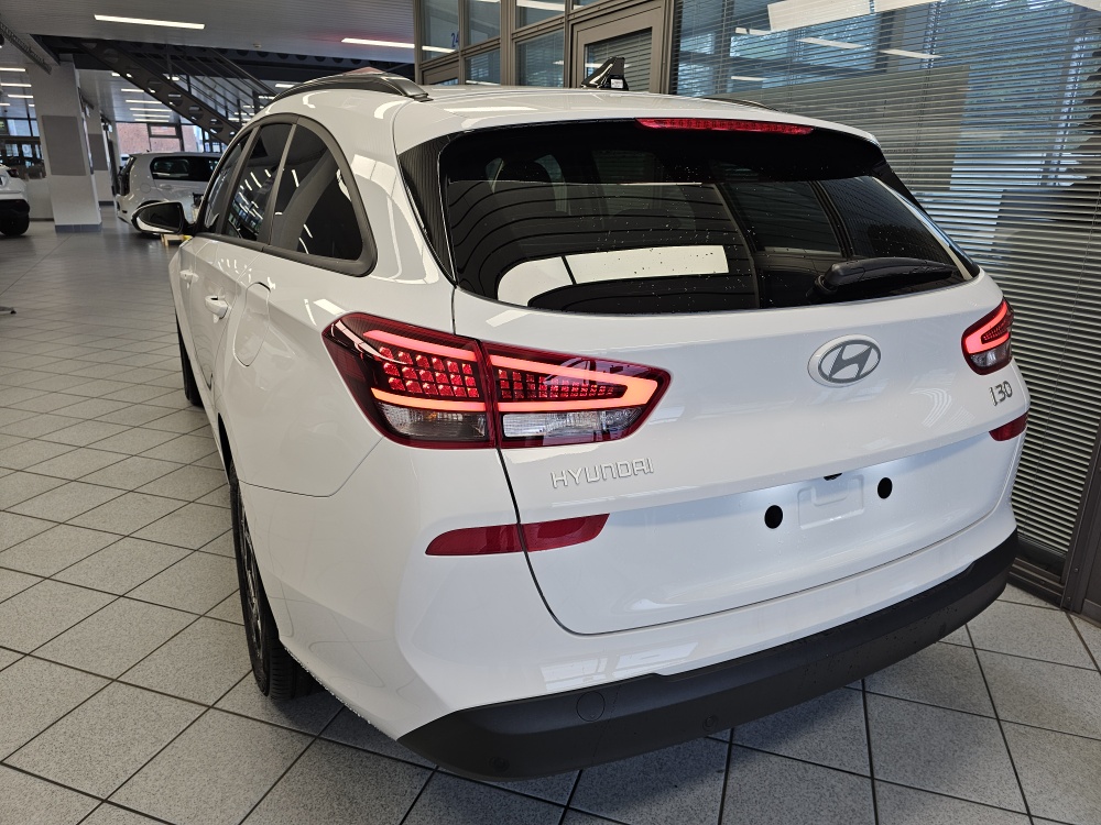 Hyundai i30 Kombi  bei Hoffmann Automobile in Wolfsburg kaufen und sofort mitnehmen - Bild 3