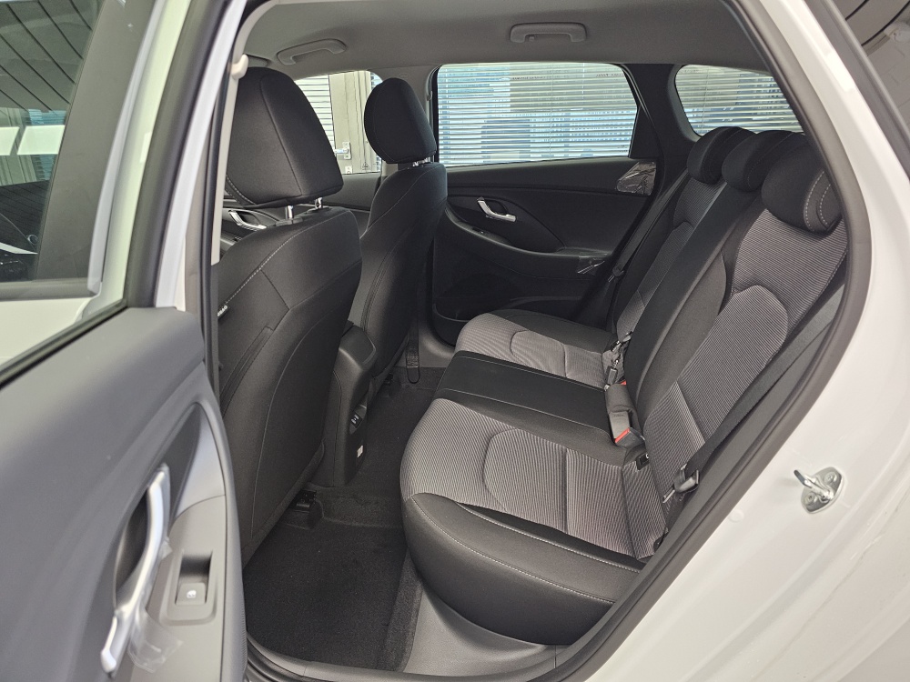 Hyundai i30 Kombi  bei Hoffmann Automobile in Wolfsburg kaufen und sofort mitnehmen - Bild 4