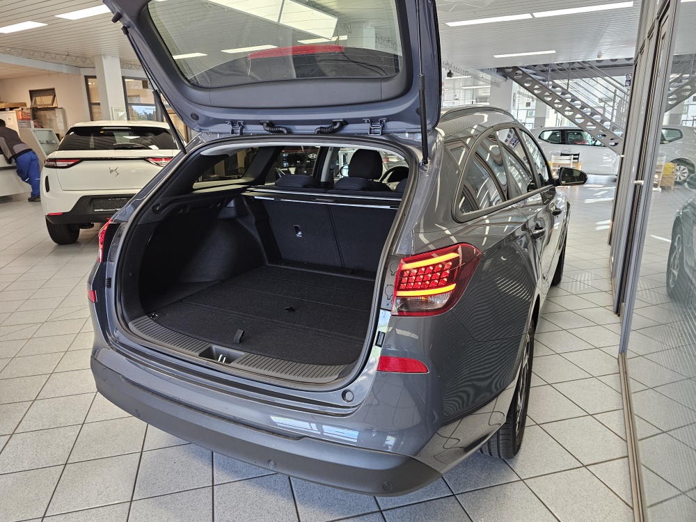 Hyundai i30 Kombi  bei Hoffmann Automobile in Wolfsburg kaufen und sofort mitnehmen - Bild 2